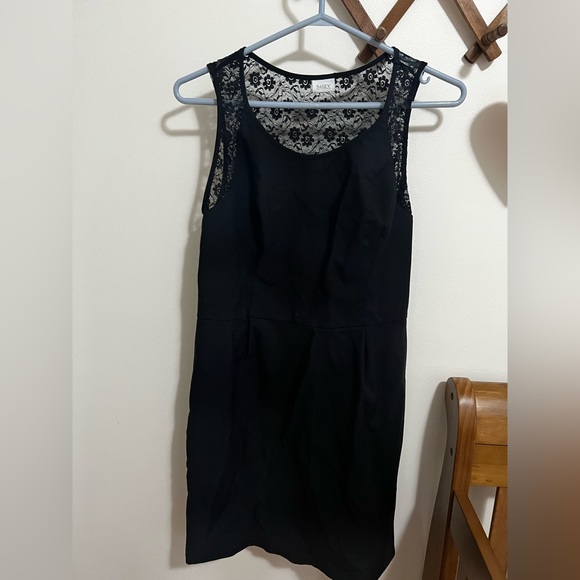 Sleeveless Lace Black dress - Picture 1 of 3